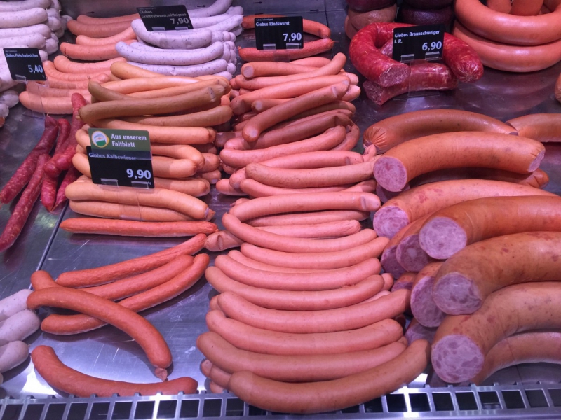 charcuterie-LA GARDE FREINET-min_sausages_meat_butchery-1069321